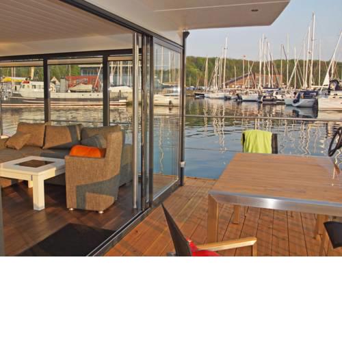 FLOATING 44 Laboe