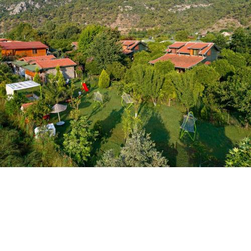 Flora Pansiyon Çıralı