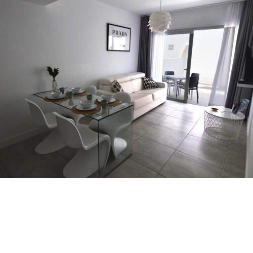 Follow the glamour! Design and total white