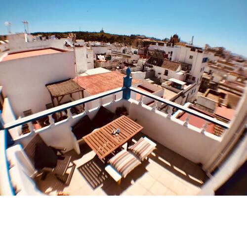 For up to 7 guests, Casa with rooftop terrace in historical center