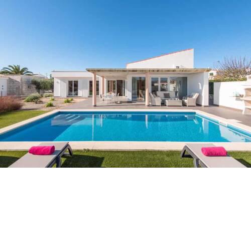 Forma Villa Sleeps 7 with Pool Air Con and WiFi