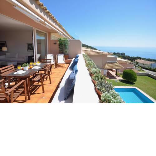 Fornells de la Selva Apartment Sleeps 2 with Pool