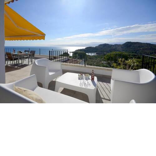 Fornells de la Selva Apartment Sleeps 4 with Pool