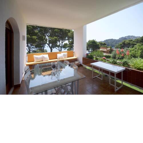 Fornells de la Selva Apartment Sleeps 4 with WiFi