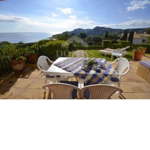Fornells de la Selva Apartment Sleeps 5 with Pool and WiFi