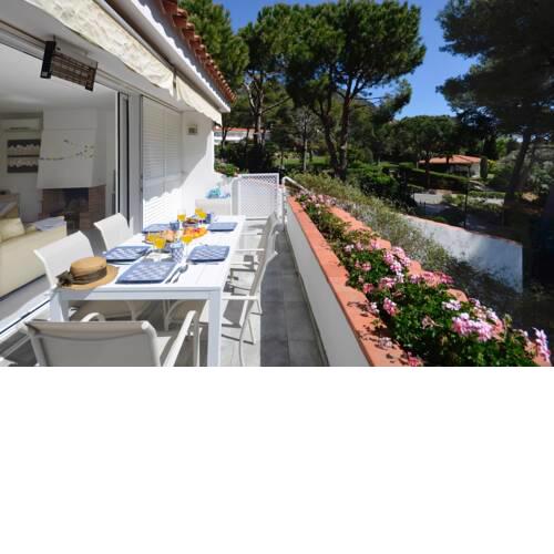 Fornells de la Selva Apartment Sleeps 6 with Pool and Air Con