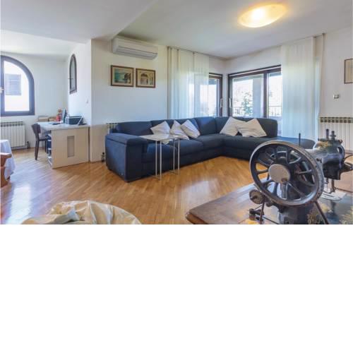 Four-Bedroom Apartment in Pula