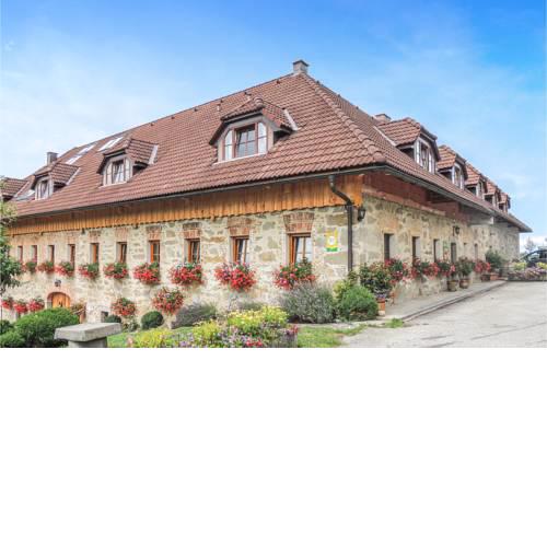 Four-Bedroom Apartment in Weistrach