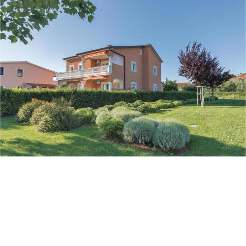 Four-Bedroom Apartment with Sea View in Vodnjan