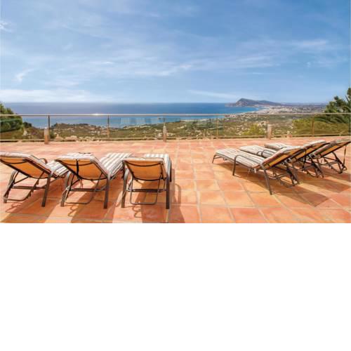 Four-Bedroom Holiday Home in Altea la Vieja