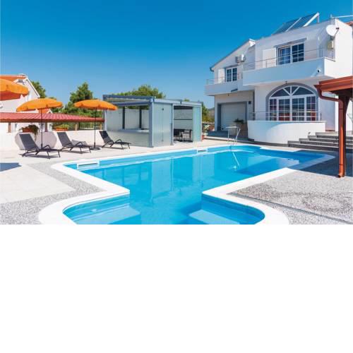 Four-Bedroom Holiday Home in Brodarica