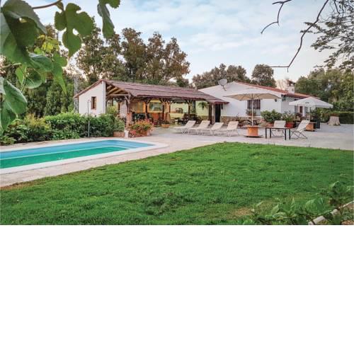 Four-Bedroom Holiday Home in Jimena de la Frontera
