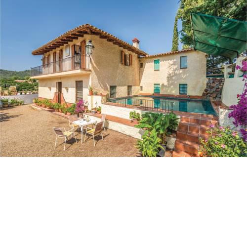 Four-Bedroom Holiday Home in L'Aleixar