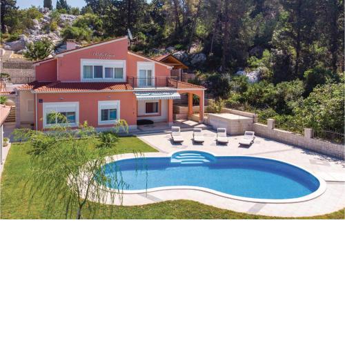 Four-Bedroom Holiday Home in Peracko Blato