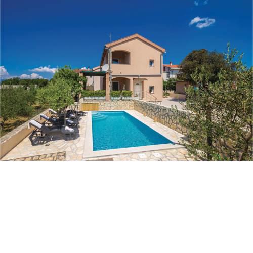 Four-Bedroom Holiday Home in Pinezici