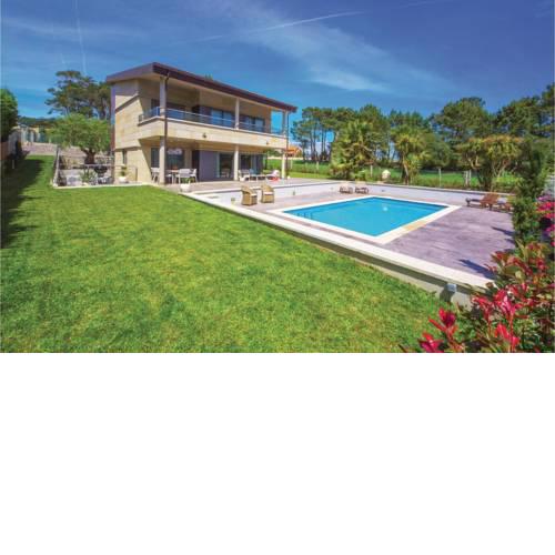 Four-Bedroom Holiday Home in Pontevedra