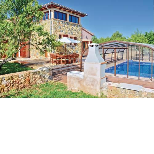 Four-Bedroom Holiday Home in Santa Maria
