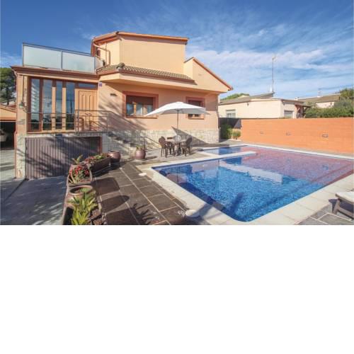 Four-Bedroom Holiday Home in Torre de Claramunt