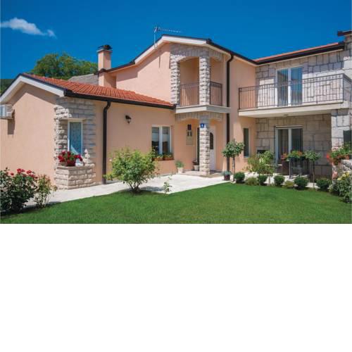 Four-Bedroom Holiday Home in Zmijavci