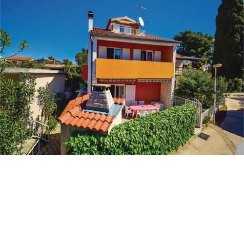 Four-Bedroom Holiday home Sibenik with Sea View 08