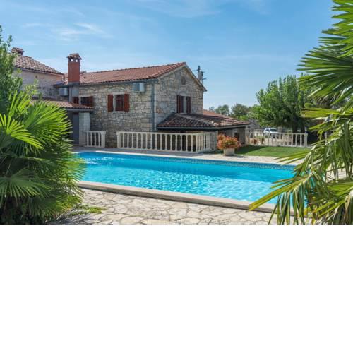 Four-Bedroom Holiday House Maria Nora with Pool