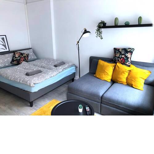 Freshly renovated 2BR apartment +1.5BTHR