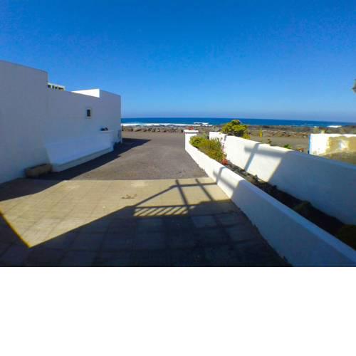 Front Beach House For Relax