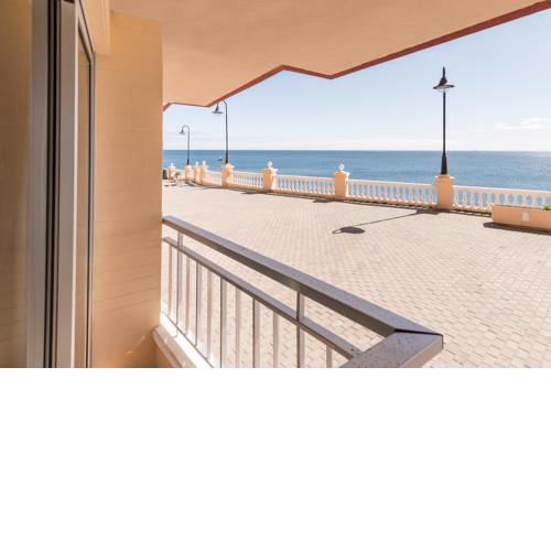 Front line apartment in Taliarte