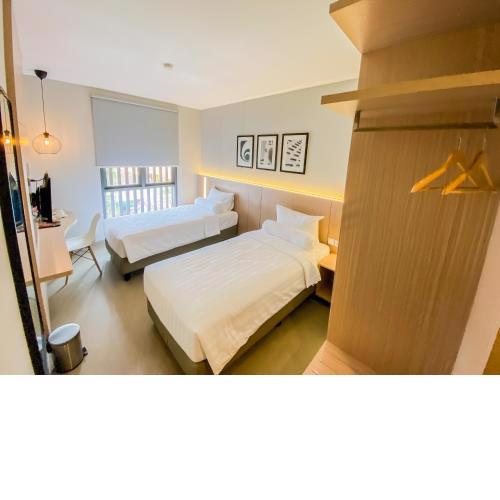 Front One King Hotel Tuban