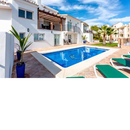 Fuengirola Apartment Sleeps 4 with Pool and Air Con