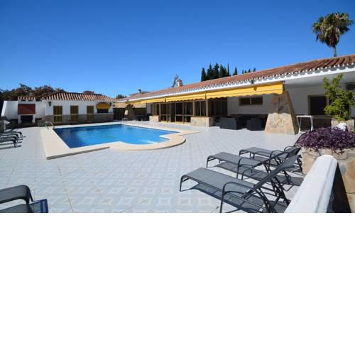Fuengirola Villa Sleeps 10 Pool Air Con WiFi