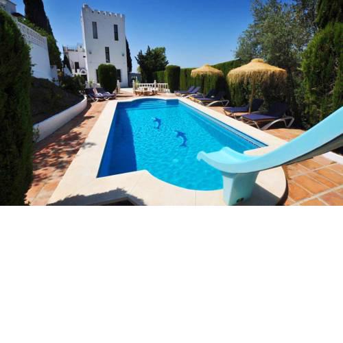 Fuengirola Villa Sleeps 10 Pool Air Con WiFi