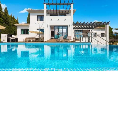 Fuengirola Villa Sleeps 12 Pool Air Con WiFi