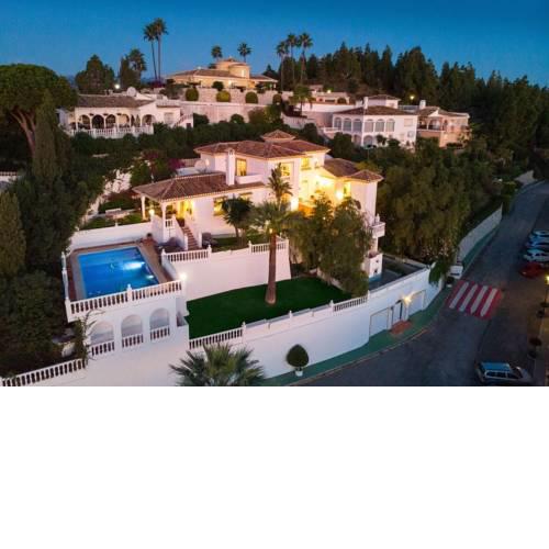 Fuengirola Villa Sleeps 14 with Pool Air Con and WiFi