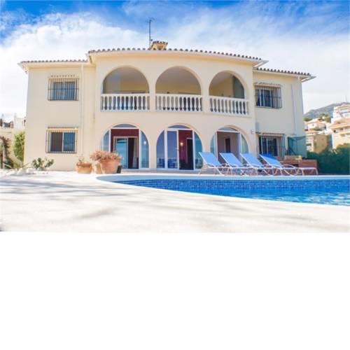 Fuengirola Villa Sleeps 14 with Pool Air Con and WiFi