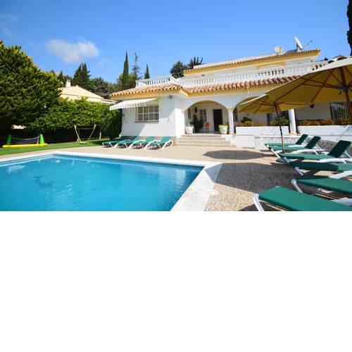 Fuengirola Villa Sleeps 17 Pool Air Con WiFi