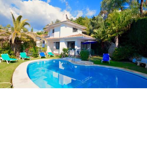 Fuengirola Villa Sleeps 6 Pool Air Con WiFi