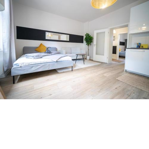 FULL HOUSE Studios - L96 2 Bedroom Apartment