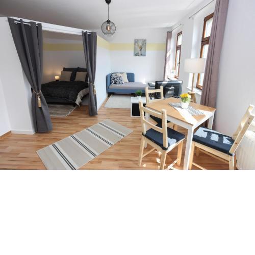 FULL HOUSE Studios - Little Mill Apartment - NTFLX + WiFi