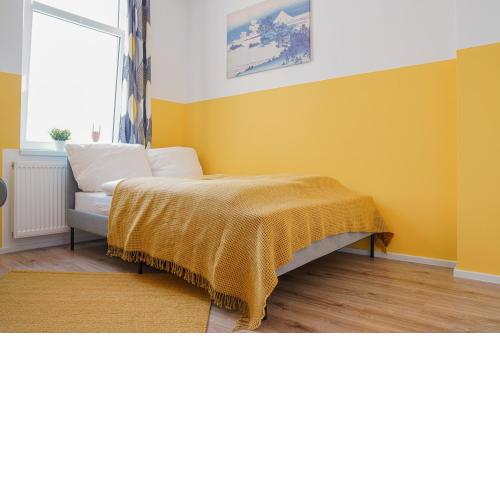 FULL HOUSE Studios - Yellow Apartment - NETFLIX + Nescafé