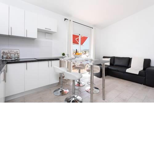 FULLY EQUIPPED LUXURY APARTMENT