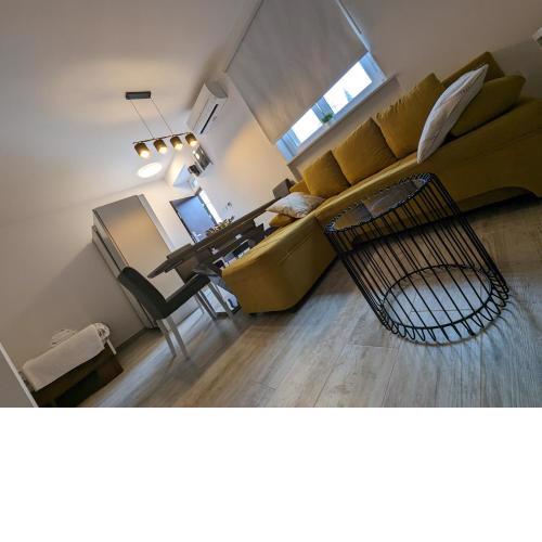 Funktastic Condo w Queen Bed & 65'' TV