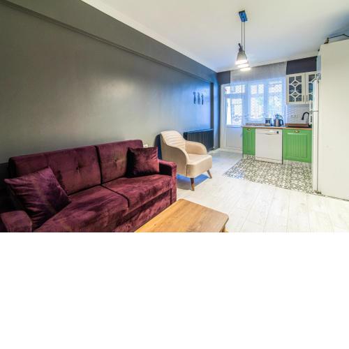 Furnished Flat w Balcony Near Metro in Kartal
