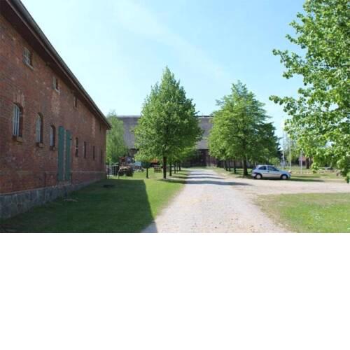 Futterhaus neben der Wasserburg Liepen