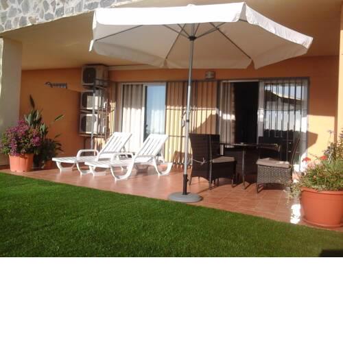 Garden apartment with sea view in Fuengirola