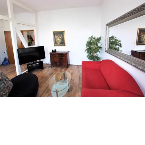 Garden apartment with terrace in central area