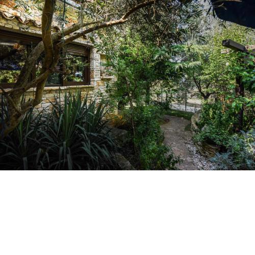 Garden house ADULTS ONLY