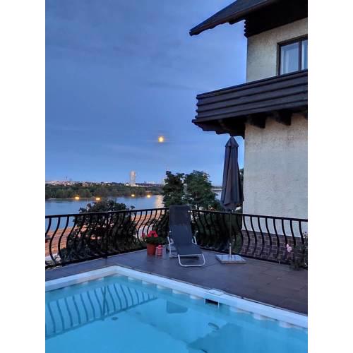 Garden House Flat with pool and relaxing Danube view