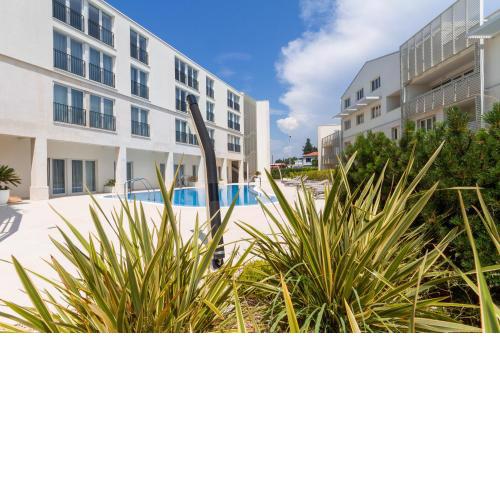 Garden Palace - Sunny Apartment