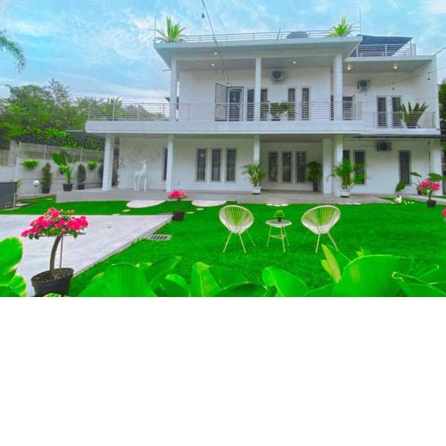 Garden Villa by Villapedia